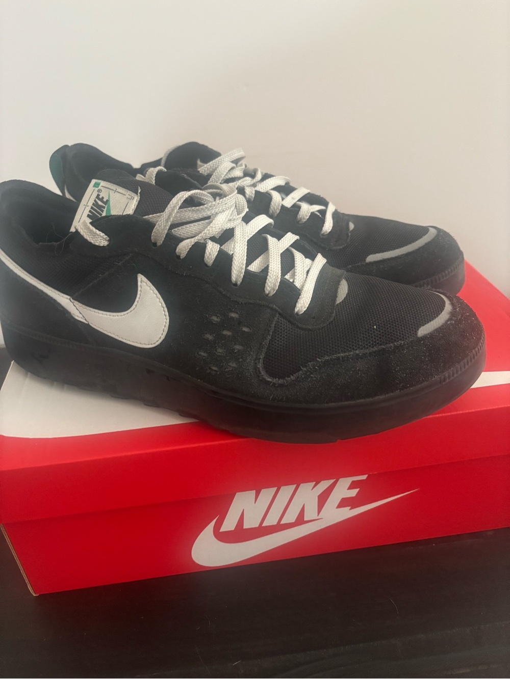 Nike Men’s Black and White Low-Top Sneakers with Swoosh